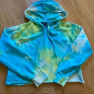 CARBON38 TIE DYE CROP HOODIE